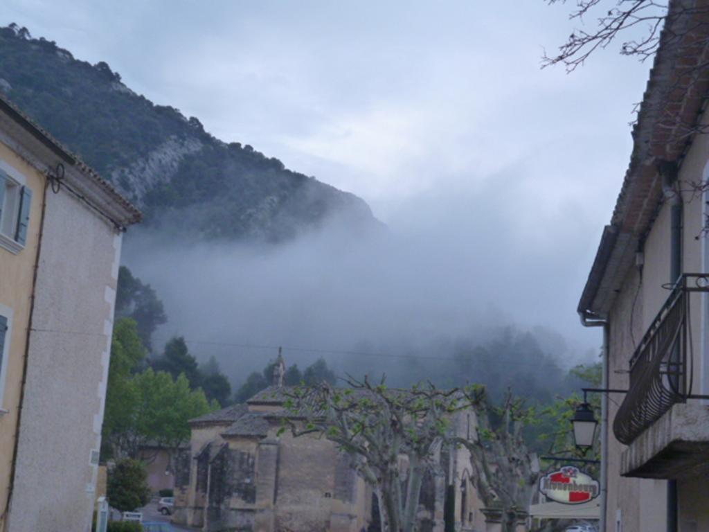 Gite Fa Mille Maison Bleu Robion en Luberon Exterior foto